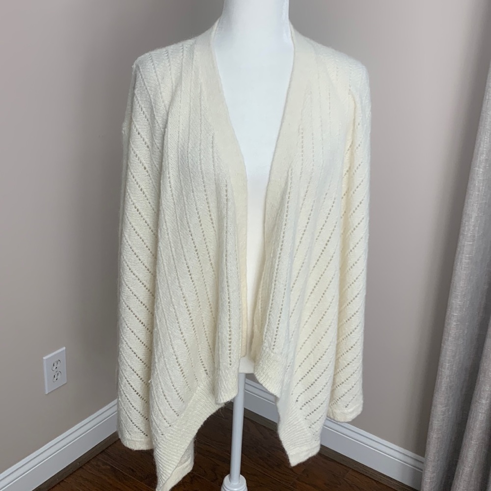 Lou & Grey Soft Cozy Cardigan
Sweater